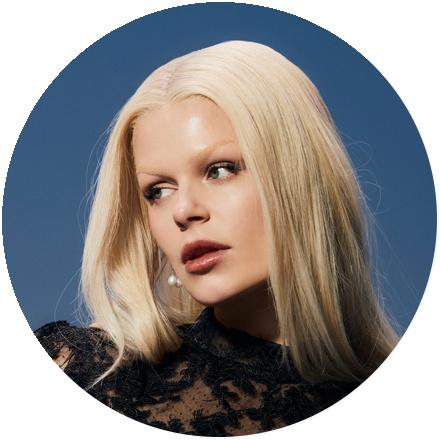 Icon Davina Michelle