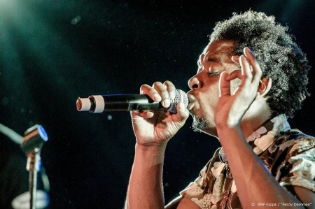 Songteksten.net - Typhoon ziet racismedebat langzaam kantelen