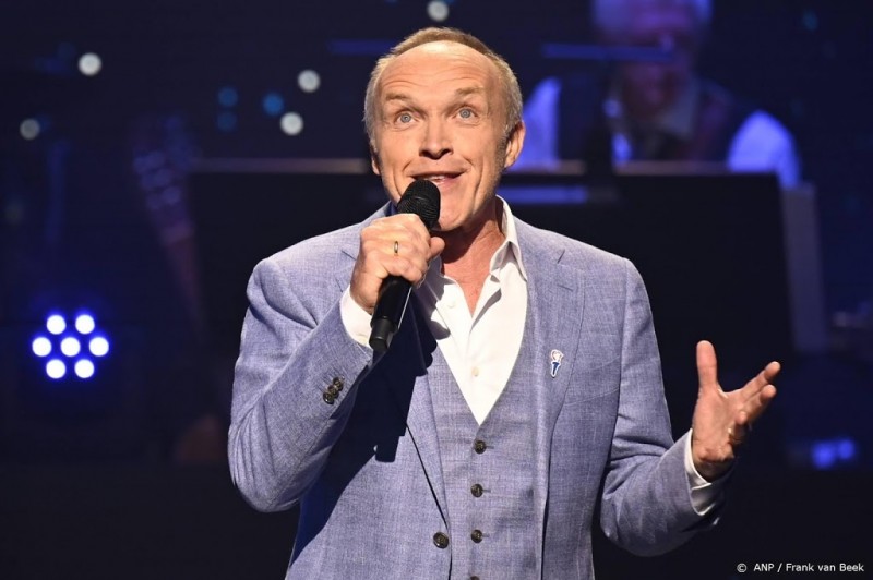 Stef Bos schrijft teksten voor nieuwe musical Checkpoint Charlie Stef Bos schrijft teksten voor nieuwe musical Checkpoint Charlie