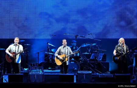 Songteksten.net - Eagles gaan touren met live performance album Hotel