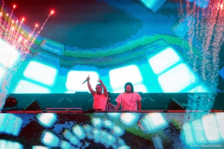 Songteksten.net - Dimitri Vegas & Like Mike op 7th Sunday ...