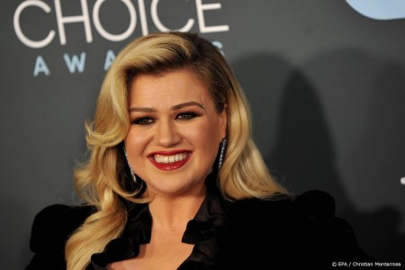 Employees Kelly Clarkson tested positive for coronavirus