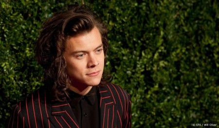 Songteksten.net - Moeder Harry Styles reageert op controversiële 'jurk