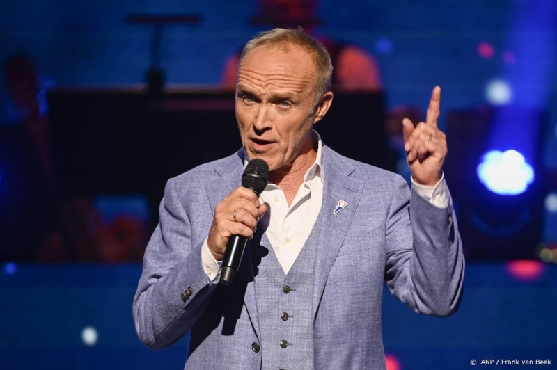 Songteksten.net - Stef Bos zingt liedje voor veteranen