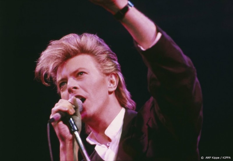 Oudgitarist van David Bowie overleden Oudgitarist van David Bowie overleden