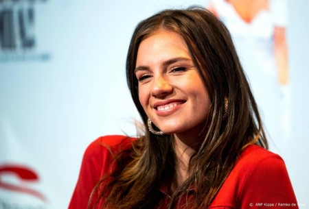 Songteksten.net - Maan wil oorlogsveteraan een podium geven